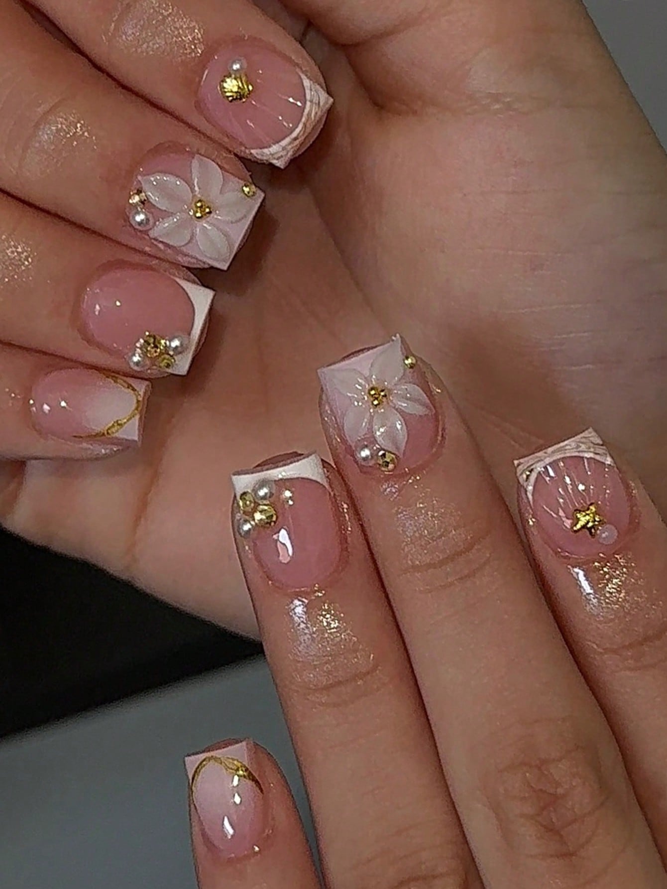 Nail Art Motif - 24 faux ongles carrés courts blancs